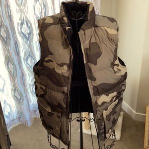 GAP Reversible Camouflage/Black Puffer Vest Boys XL Size 12